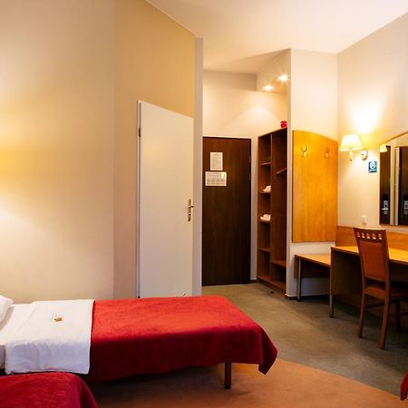 Comfortbiznes Pruszkow Hotel Eksteriør billede