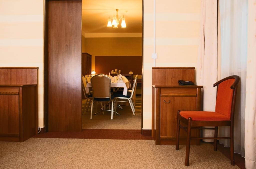 Comfortbiznes Pruszkow Hotel Eksteriør billede