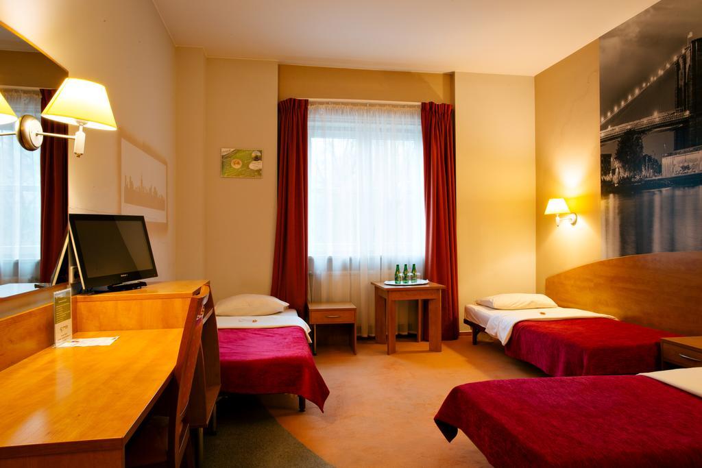 Comfortbiznes Pruszkow Hotel Eksteriør billede