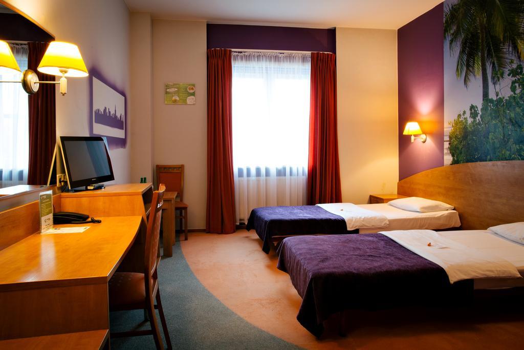 Comfortbiznes Pruszkow Hotel Eksteriør billede